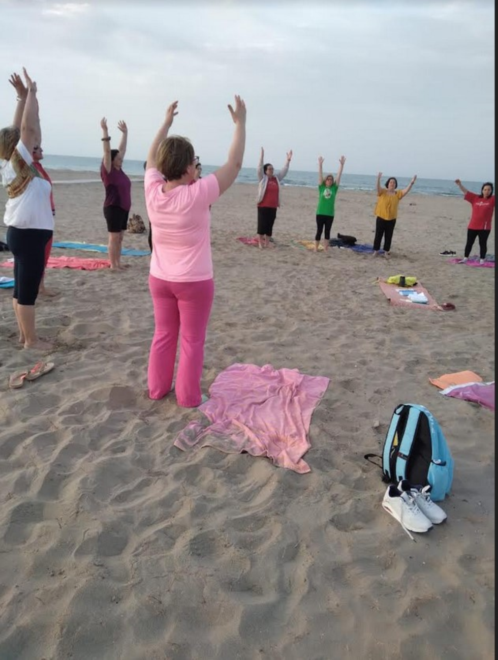 Anteas Barletta riprende i corsi di yoga sulla spiaggia