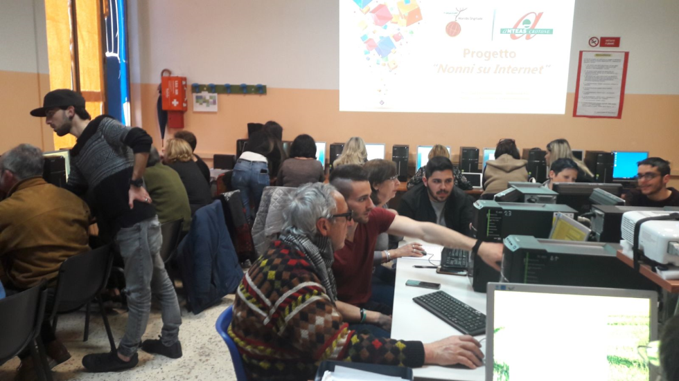 Nonni su internet a Crotone
