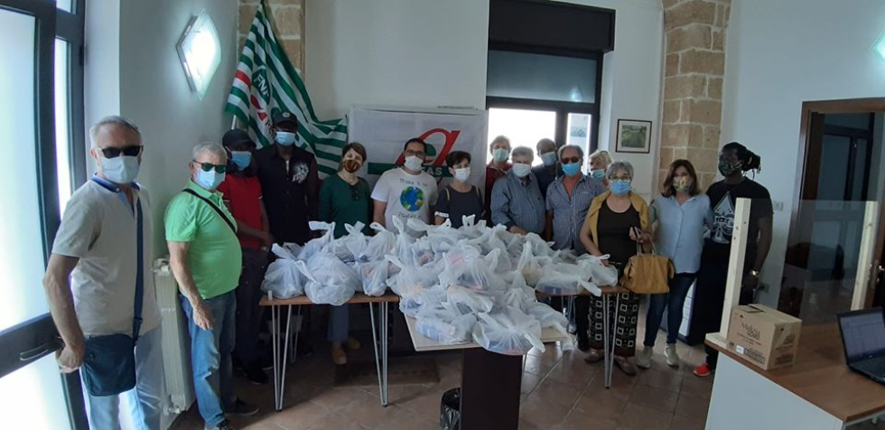 I volontari  di Anteas Brindisi donano igienizzanti agli ospiti del dormitorio comunale e ai migranti della Casa degli Aquiloni