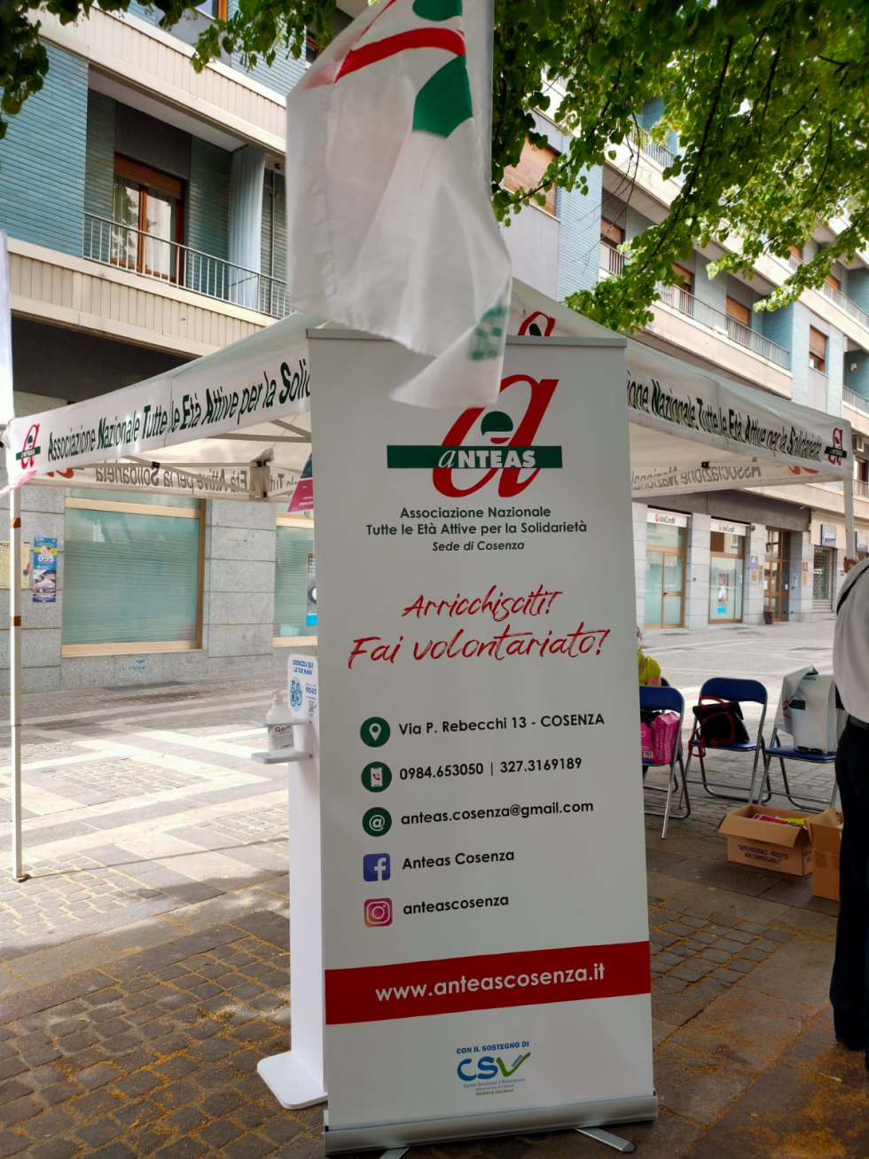 Anteas Cosenza in piazza per farsi conoscere  e promuovere il valore del volontariato