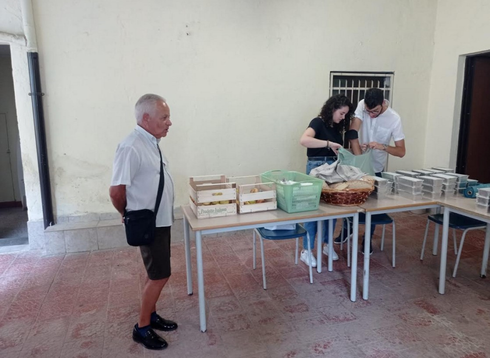 Anteas Cosenza distribuisce pasti ai più bisognosi