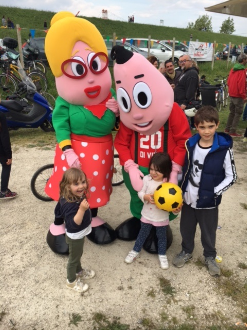 Le mascotte di Anteas Mario e Rosaria sulle rive del Brenta