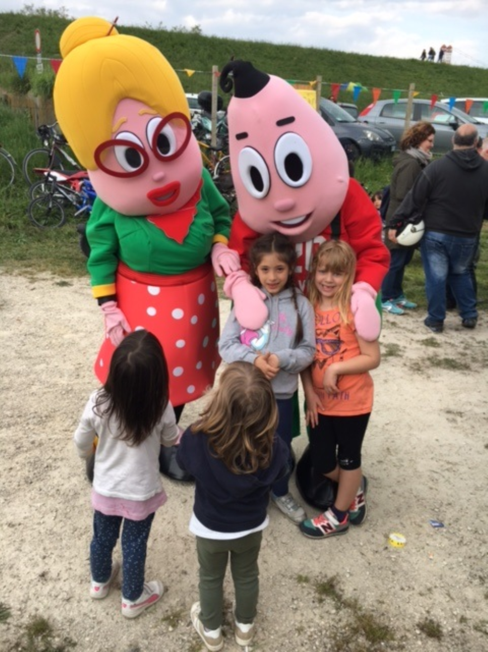 Le mascotte di Anteas Mario e Rosaria sulle rive del Brenta