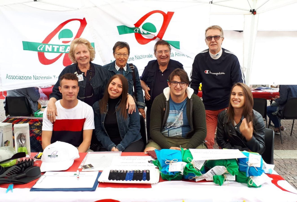 Anteas Cremona in piazza con gli studenti del progetto 