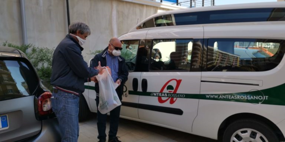 Anteas Rossano, in collaborazione col Comune, consegna farmaci a domicilio.